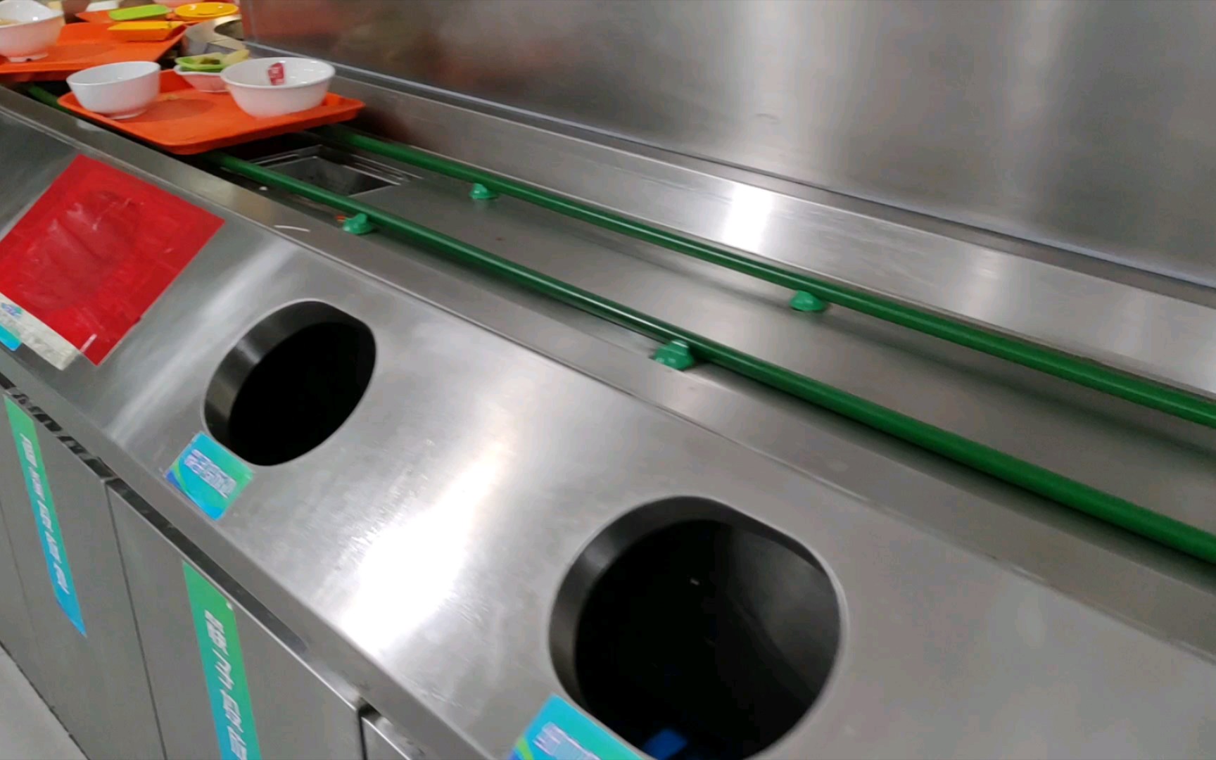 食堂餐具回收流水线