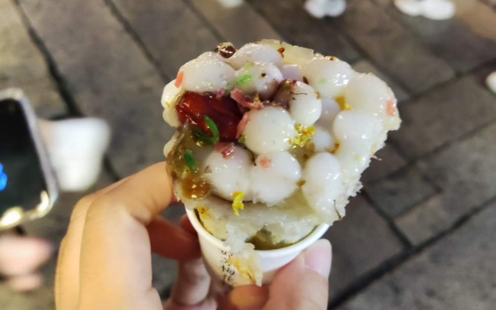 【苏州 山塘街】看到现场制作的梅花糕啦!