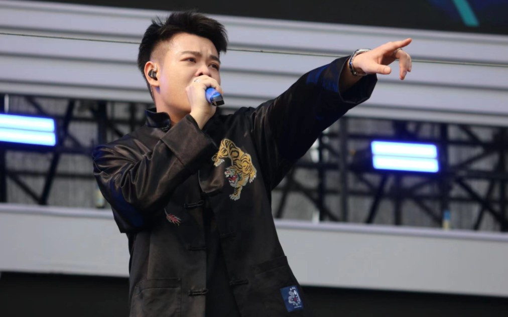 周密音乐节唱给小仙写的新歌《芯房》