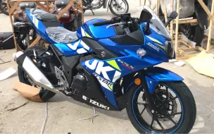 Download Video: 喜提铃木gsx250r小小r海神蓝，萌新骑士首次去店里试车