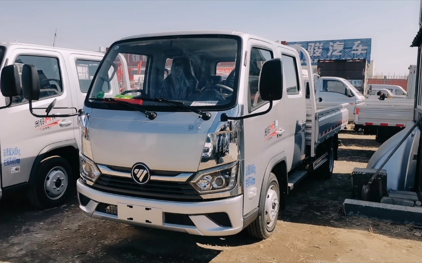 奥铃双排五座汽油板车