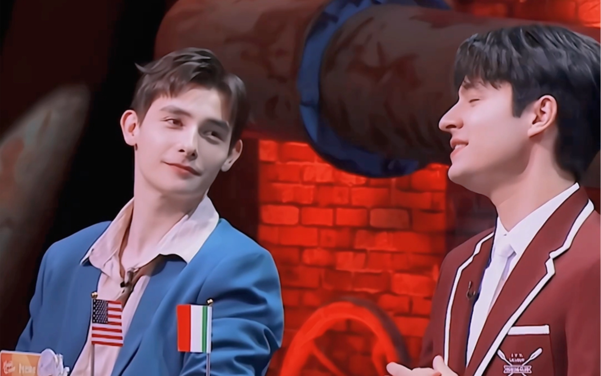 我的天啊这个镜头的萨沙太绝了【非正式会谈第八季】-山海卐-默认收藏