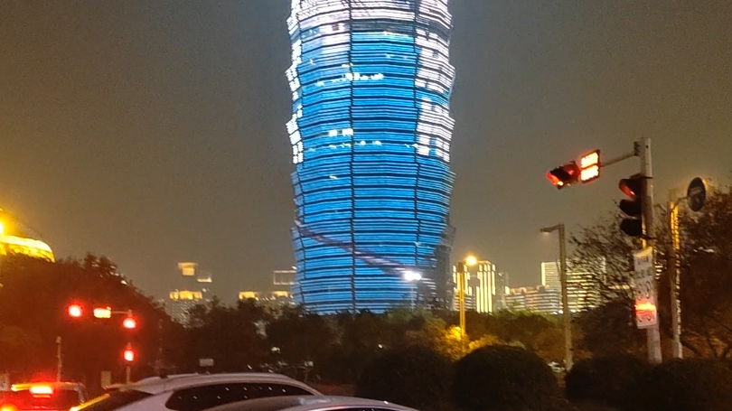 农历九月十三夜间骑车,郑州龙湖内环路玉米楼夜景拍摄哔哩哔哩bilibili