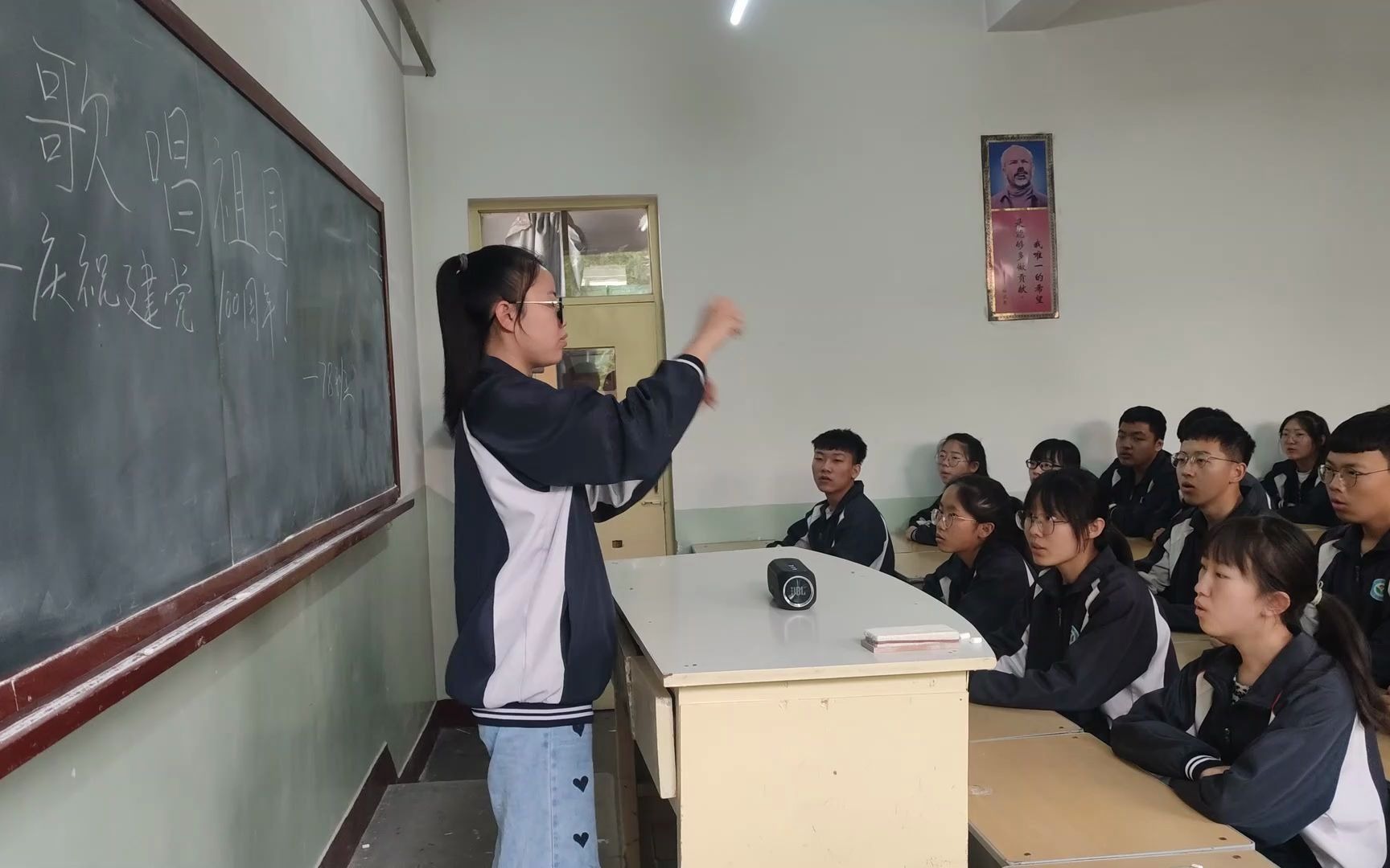 原平市英才职业高级中学高二78班齐声合唱《歌唱祖国》