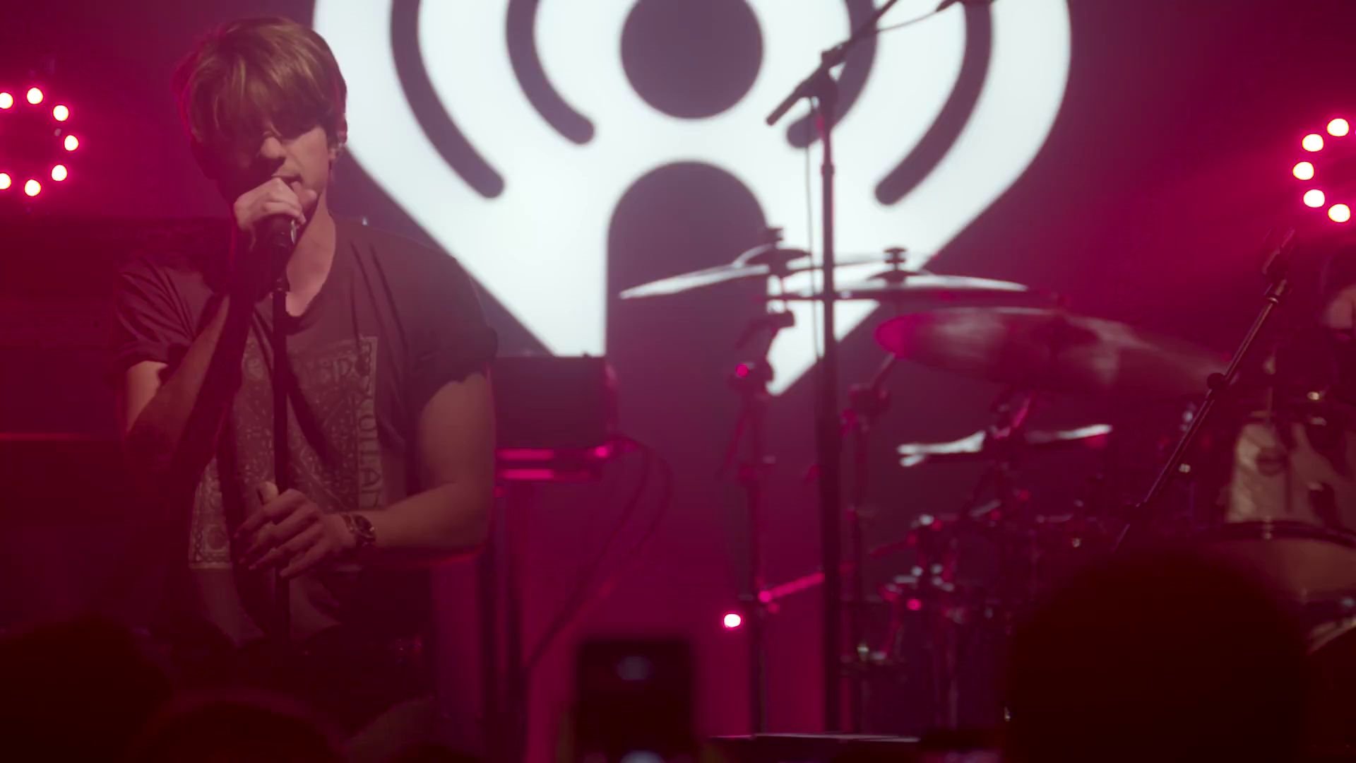 [图]【断眉】Charlie Puth《Attention》 (Live on the Honda Stage at the iHeartRadio）