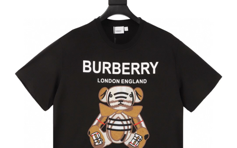 盘点高仿burberry巴宝莉经典刺绣小熊logo圆领t恤