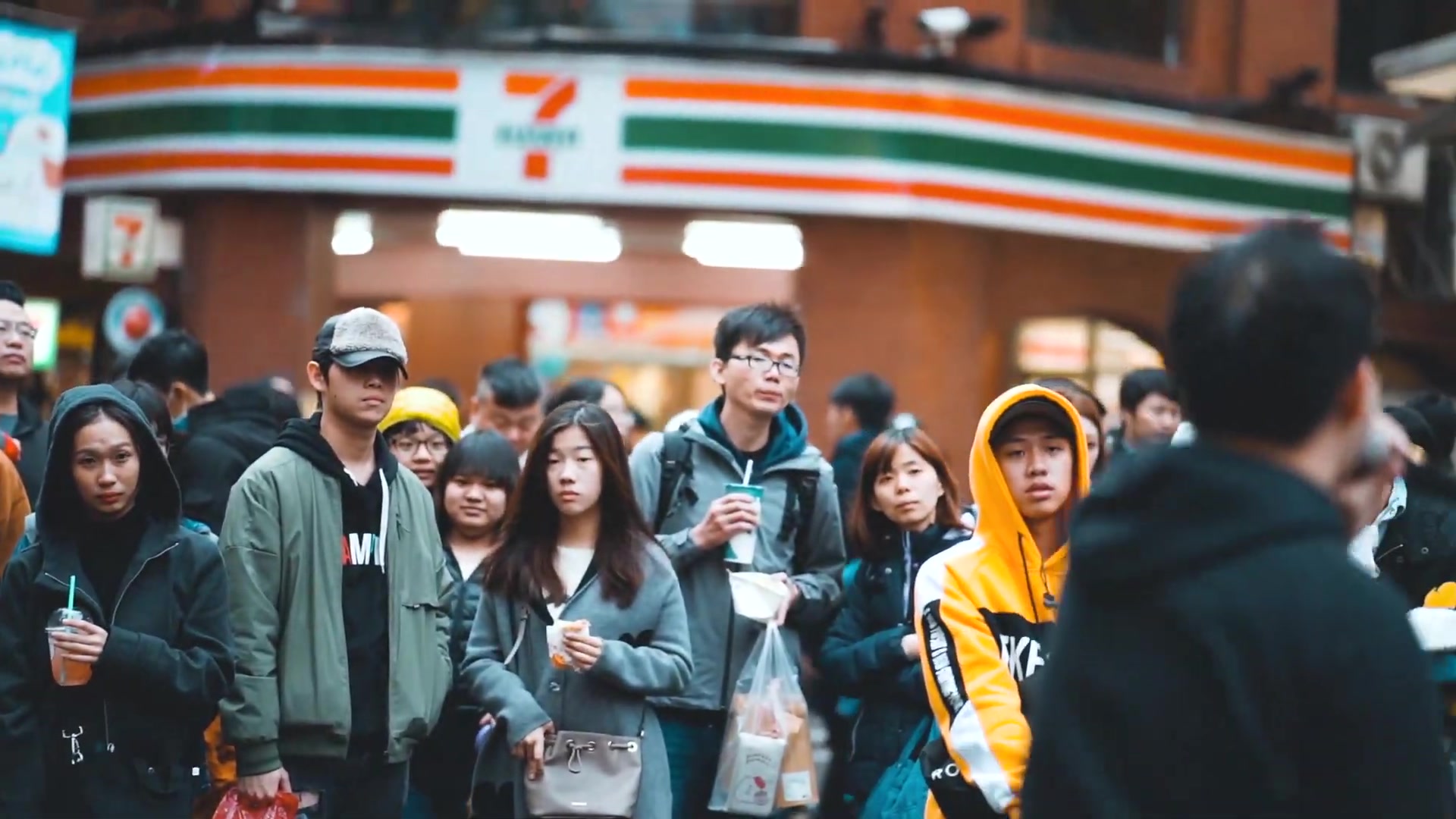 西门町饶舌歌手哈士奇街头说唱表演