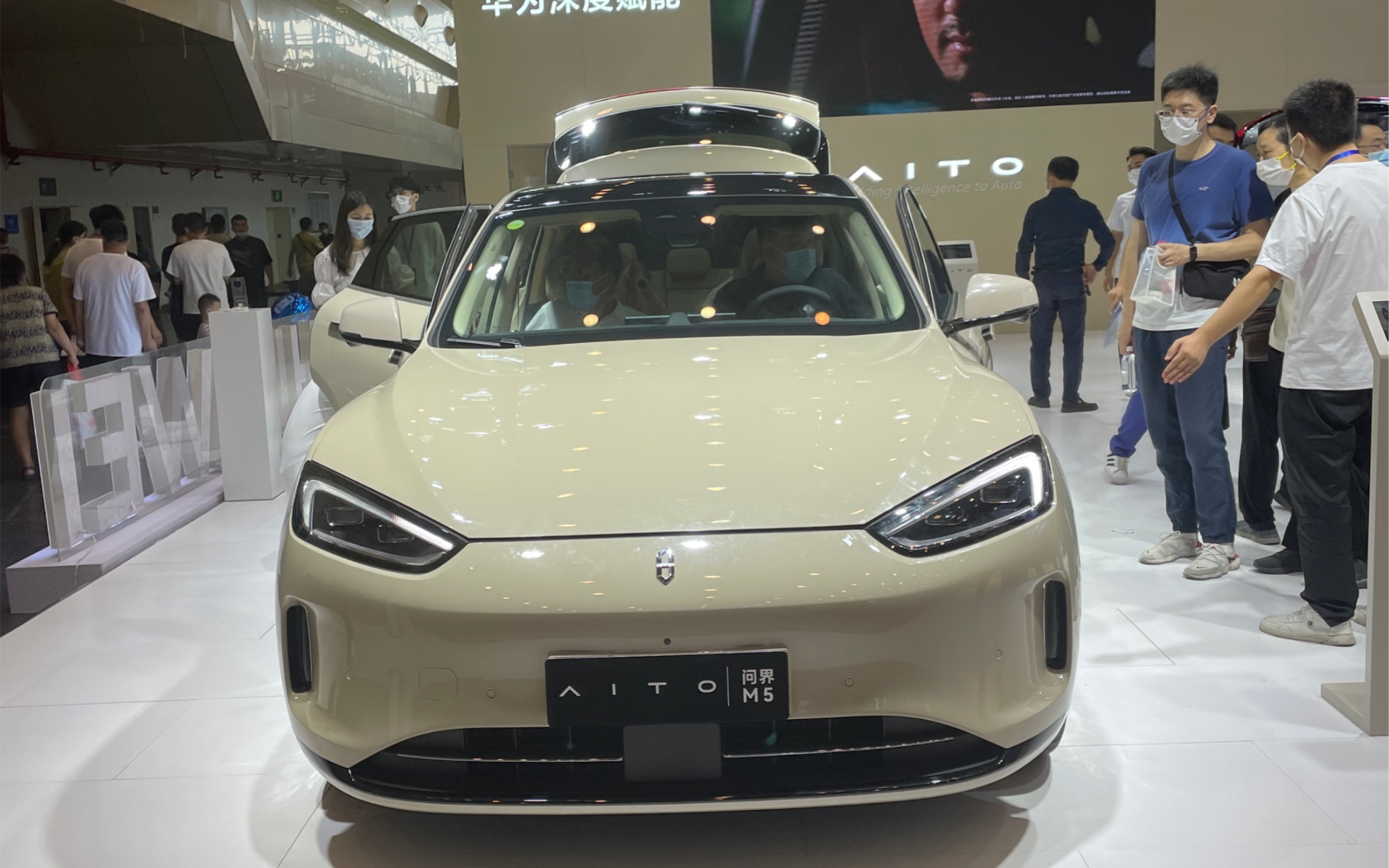 aito问界m5ev 暖星云