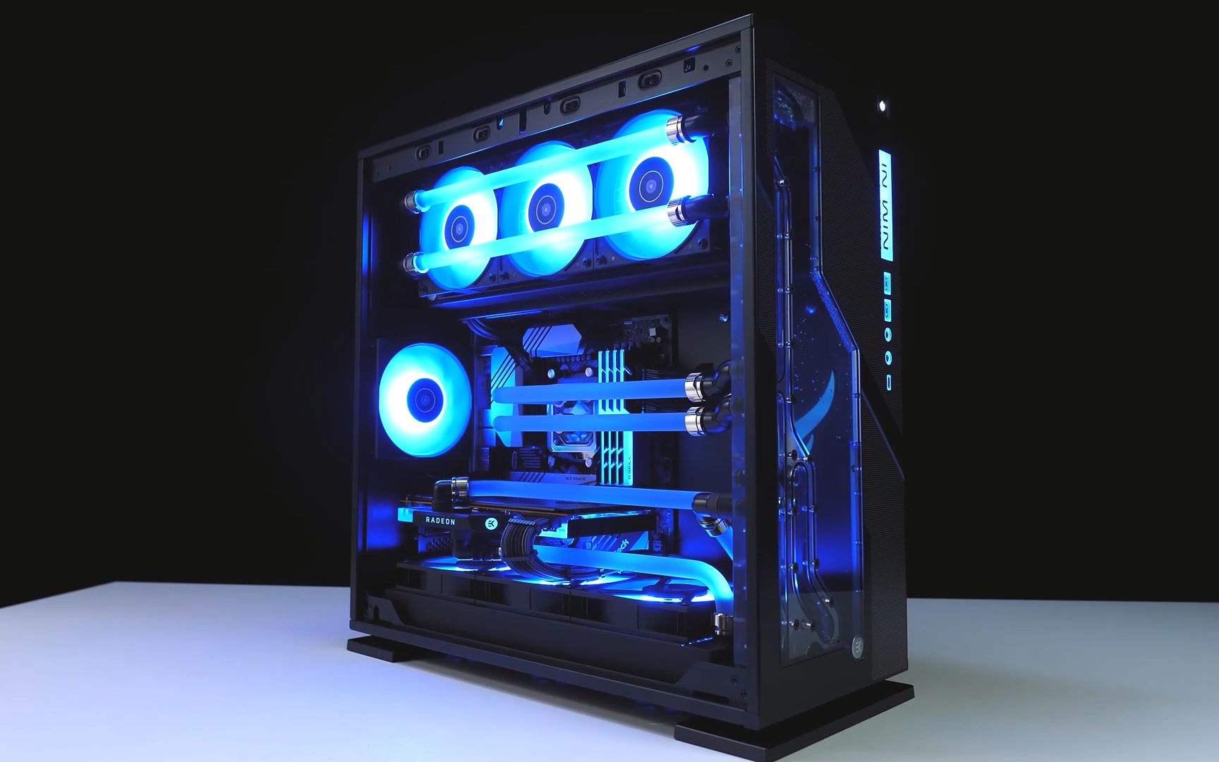 魔鬼主题水冷主机这蓝色真漂亮