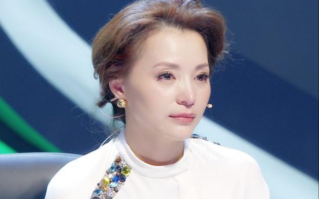 春晚口误有多严重?董卿三天都不敢上网,甚至直言不想活了