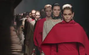 Tải video: 秀场实况解说｜「唤醒电影美人」 Givenchy2020秋冬 纪梵希走秀