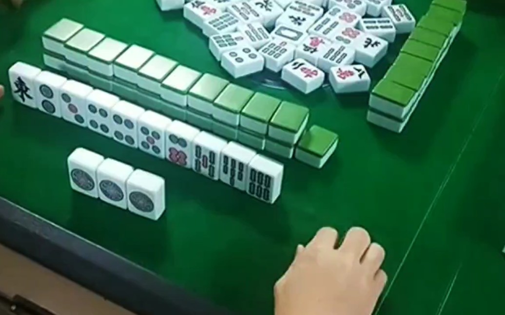 现实版麻将鬼手换牌,看的我一迷三愣的.佩服小哥这胆够大!