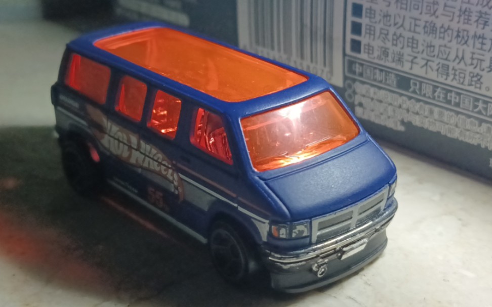 让大家看看我今天改装的道奇面包车(风火轮)