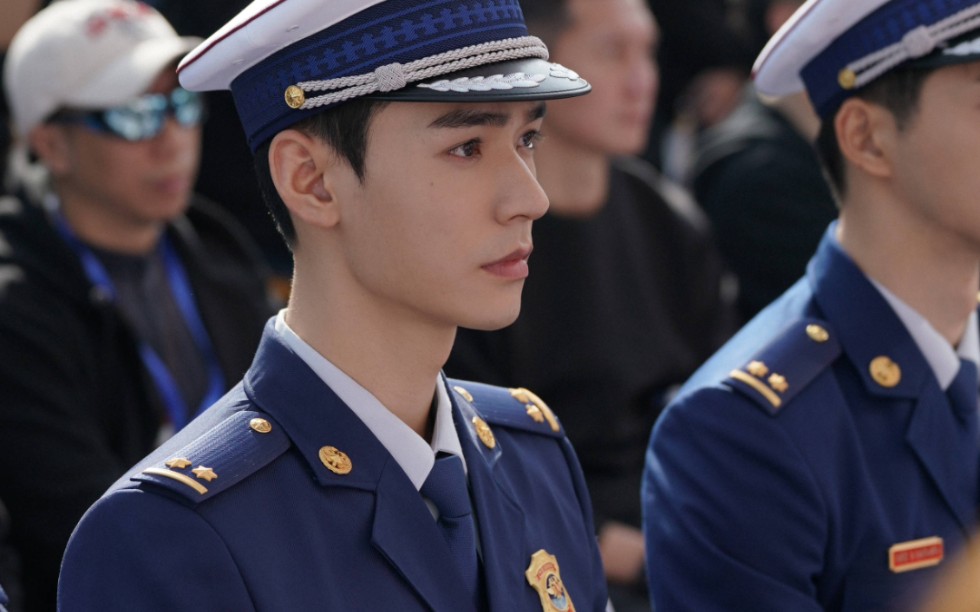 这还不是任燚本人?