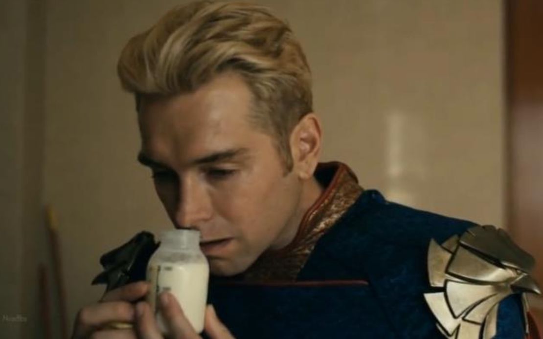 黑袍纠察队中的祖国人发喝奶照致敬自己