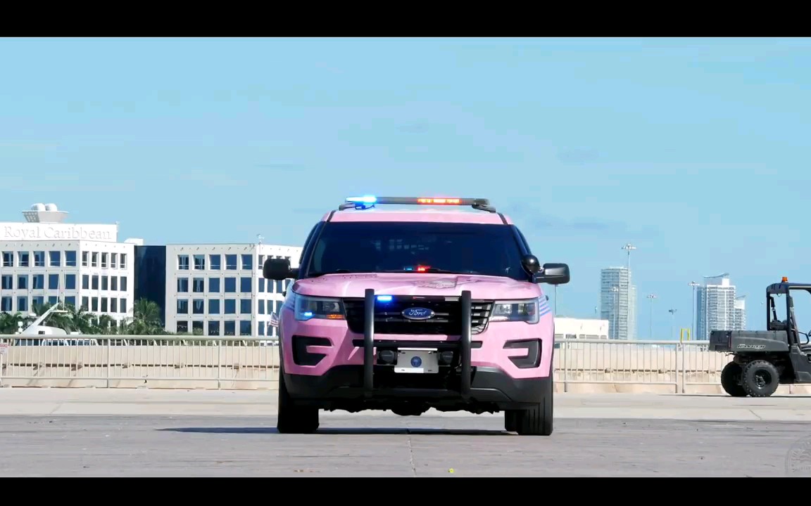 生肉迈阿密警车车队迈阿密警察局福特探索者警车10月关爱乳腺癌涂装及