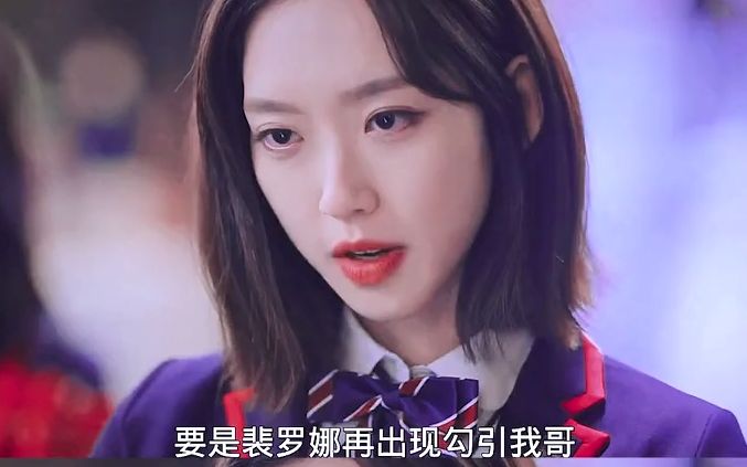 顶楼3知从何时起他们就不再并排坐在一起吃饭了