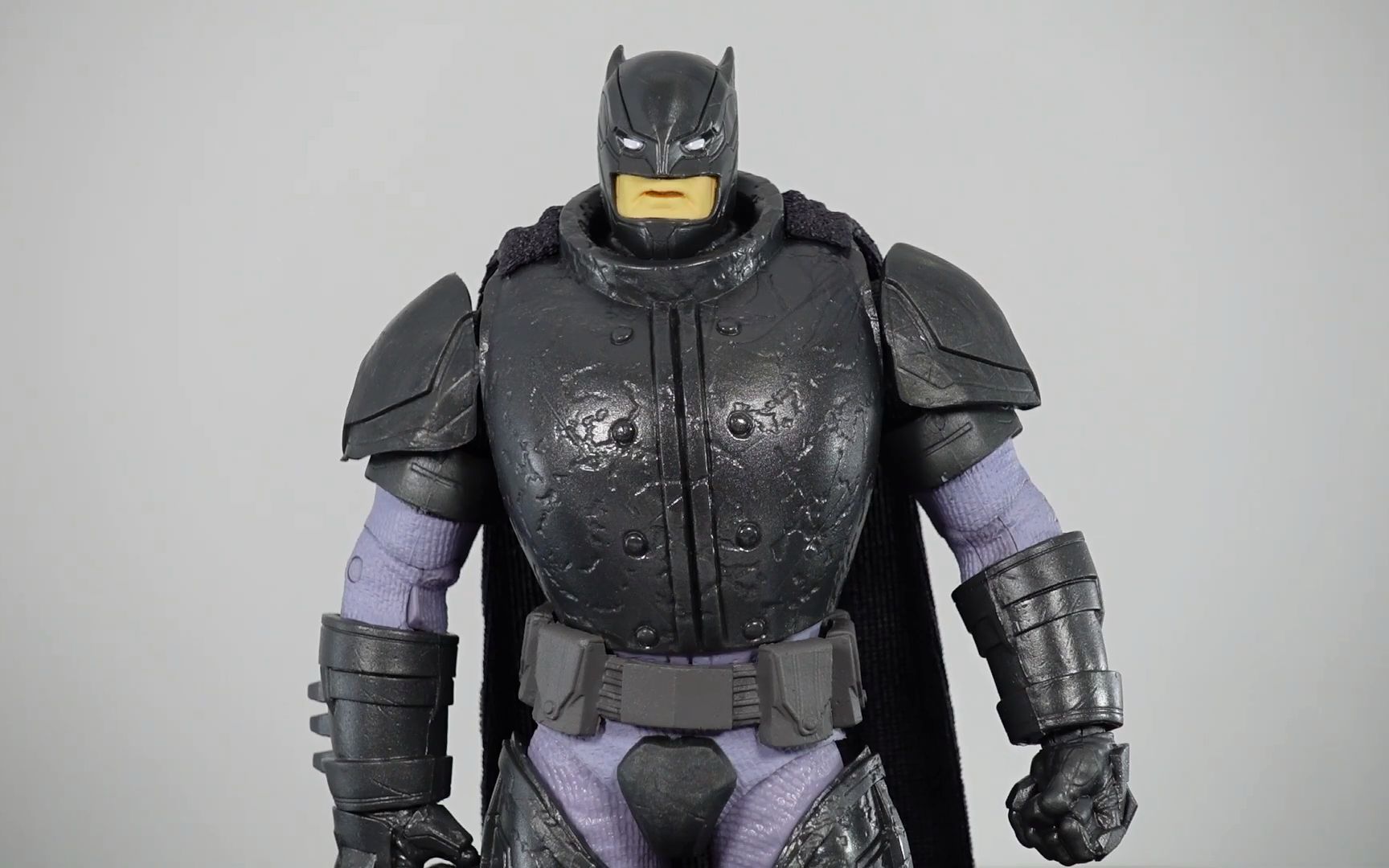 【麦克法兰】暗夜骑士 重甲蝙蝠侠 dc7寸可动人偶_哔哩哔哩_bilibili