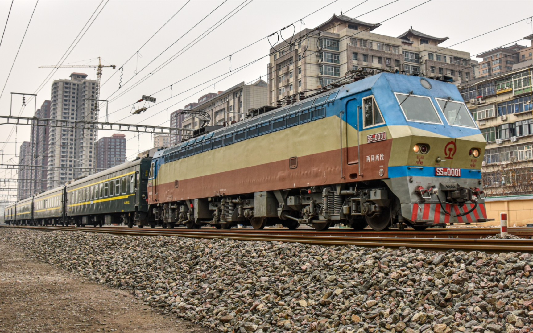 【中国铁路】西局西段(金刚王)ss7d-0001牵引客车8356次(前河镇-西安)