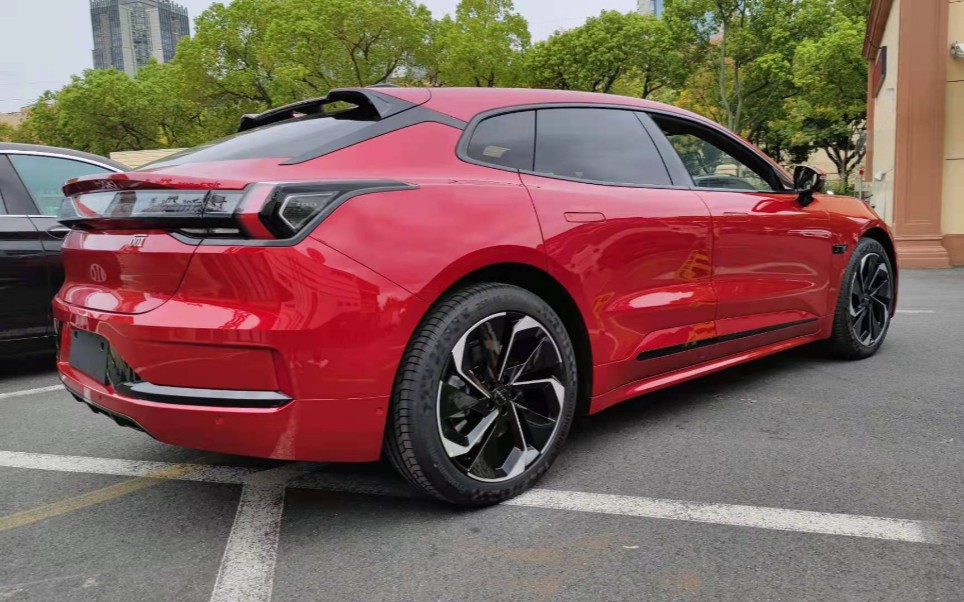 极氪001星尘红 户外实拍