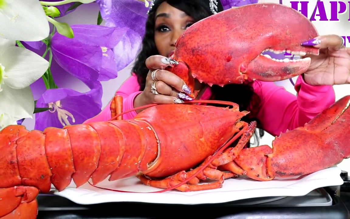 吃蟹阿姨13多斤大龙虾阿姨吃的太土豪了