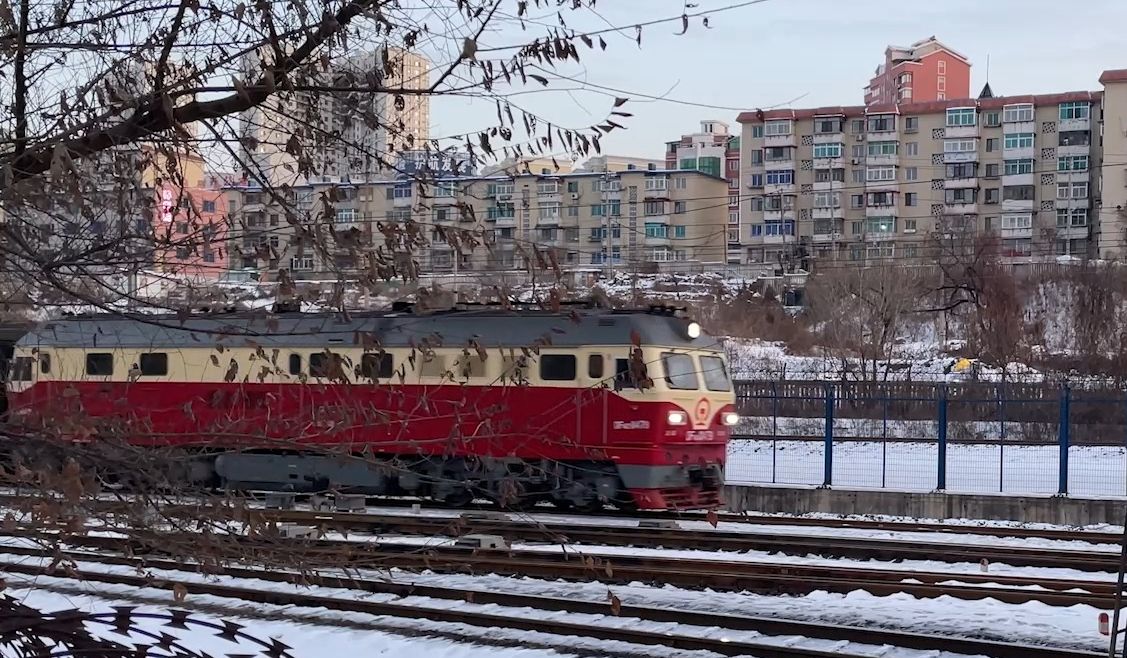 【本桓线】df4d-0479牵引k7508次通过本溪东芬大桥下