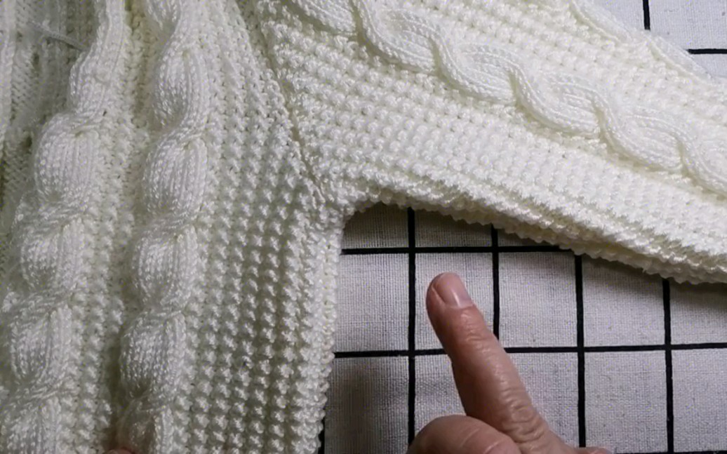 麻花毛衣边缝和袖边缝的缝合教程,用钩针缝合,缝合方法简单易学