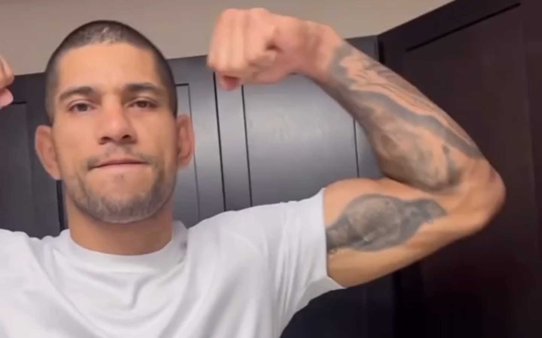 ufc"石拳"佩雷拉做披萨