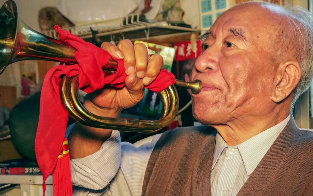 郑起:用一把军号吓退敌军部队!