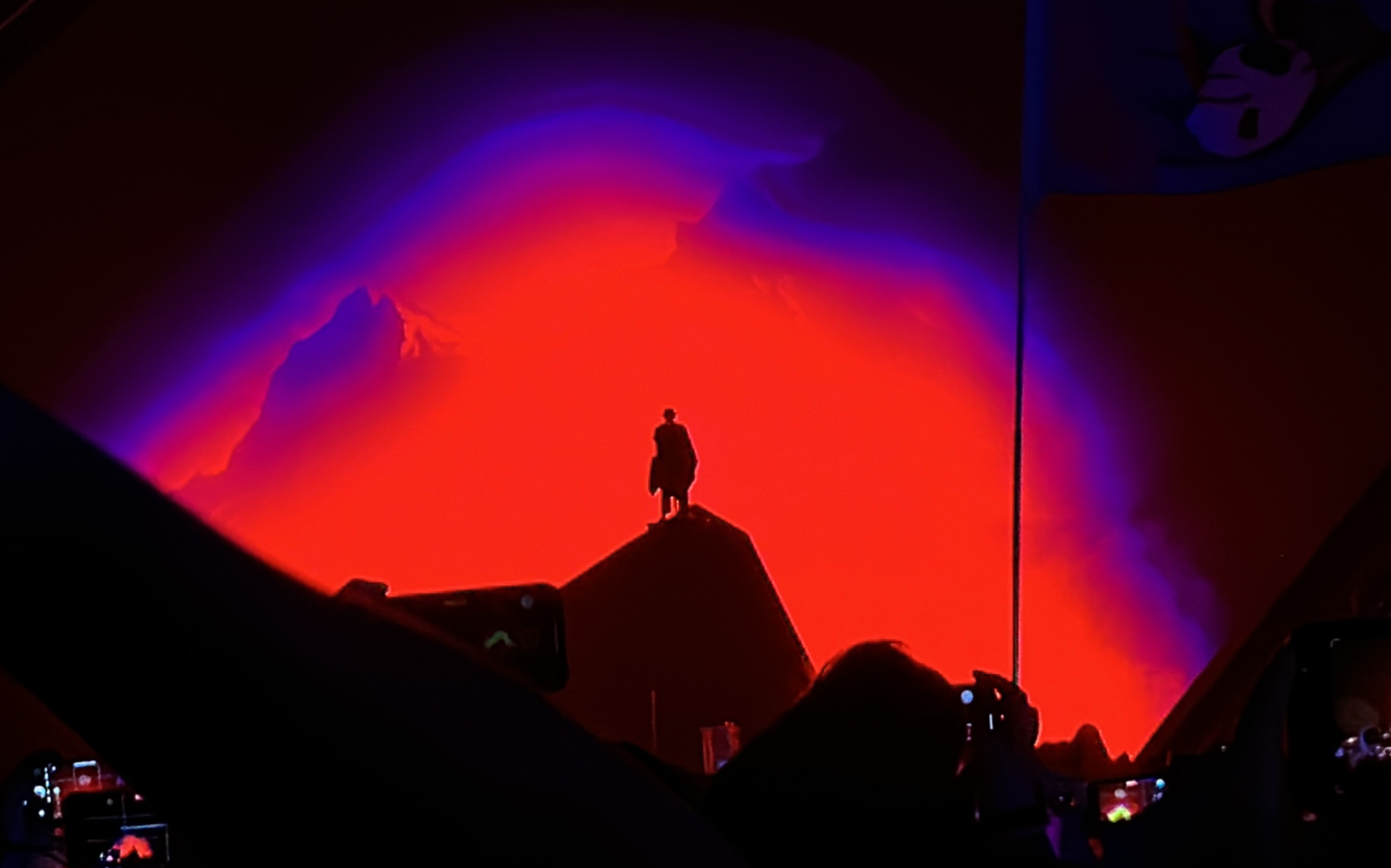 vac雨果madeon国内首次科切拉梦幻舞台还原 顶级舞美设计