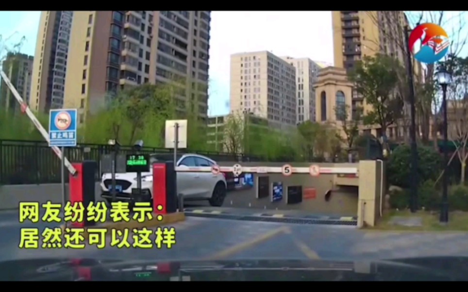 一男子卡停车场BUG 一直免费停车哔哩哔哩bilibili