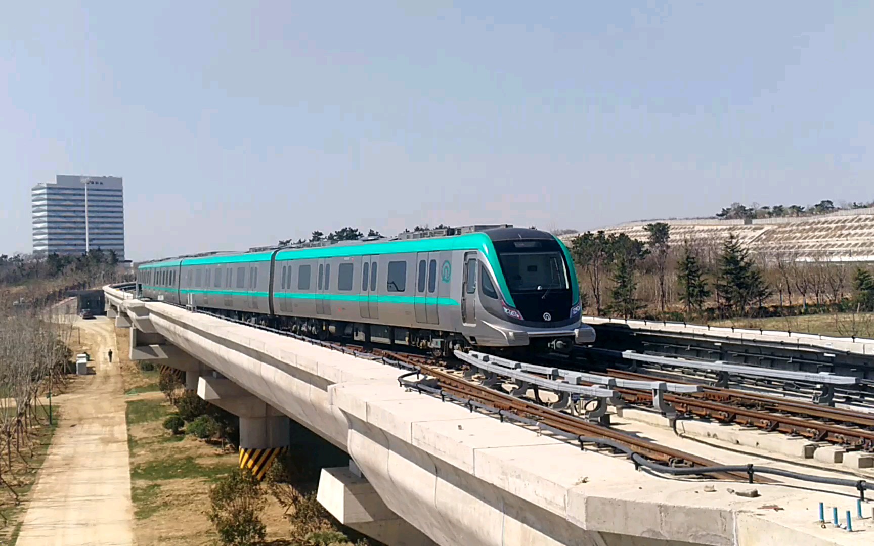 【青岛地铁】13号线 大交路列车在董家口火车站折返 vvvf欣赏_哔哩