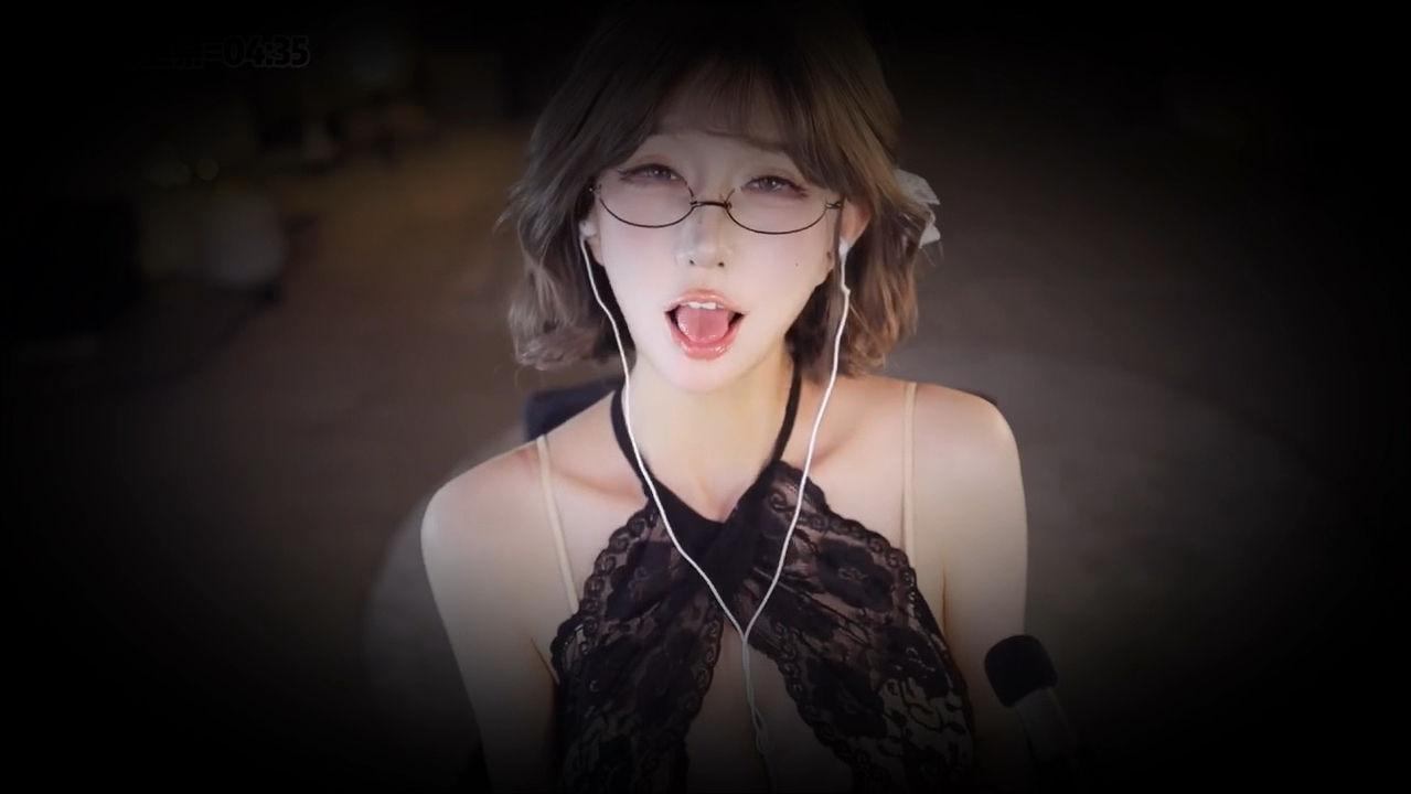 【张爱玲aily】粉丝祭纯享版!激烈掏耳这表情是怎么了?