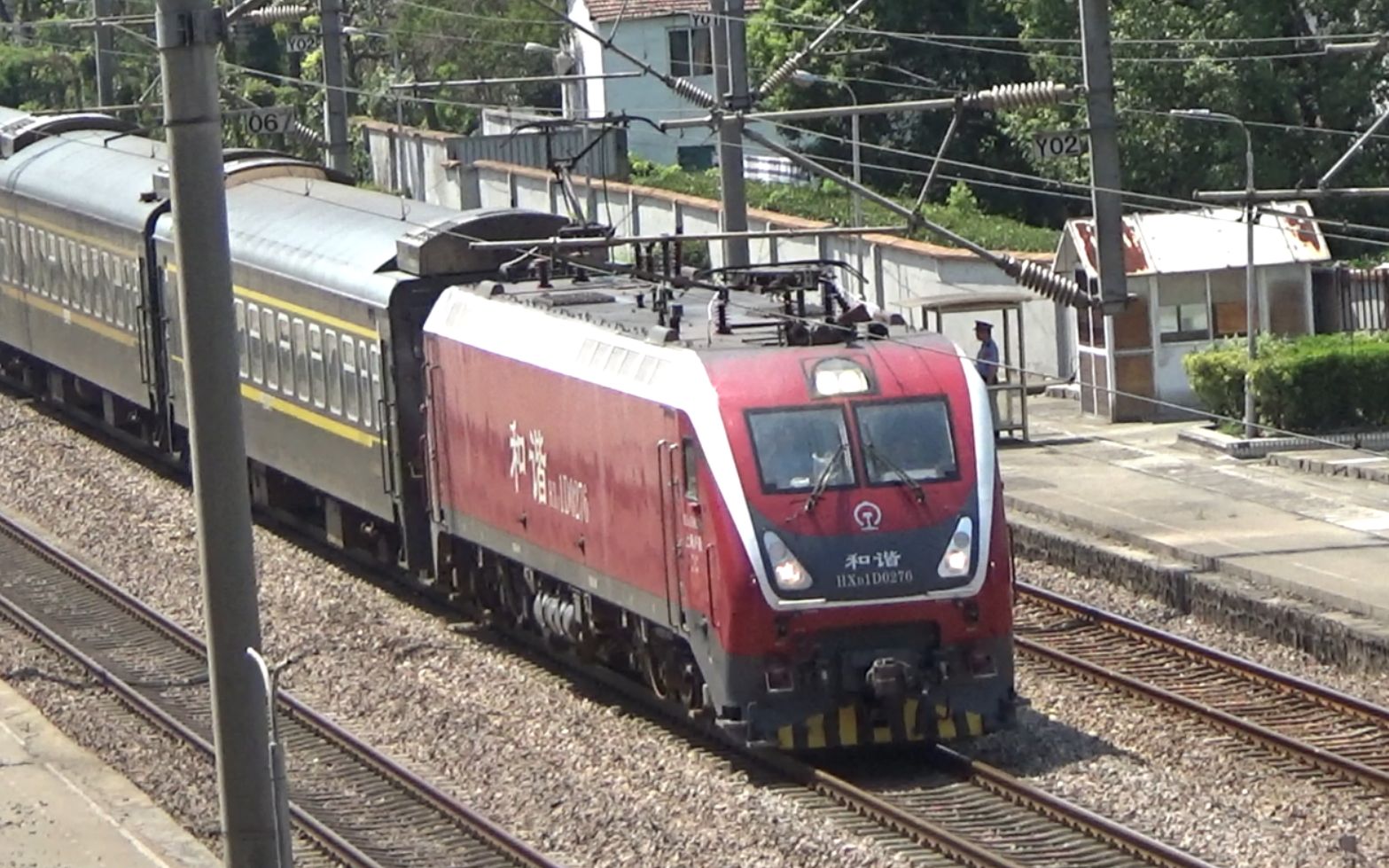 中国铁路k72次hxd1d0276沪昆线莘庄地铁站天桥202095