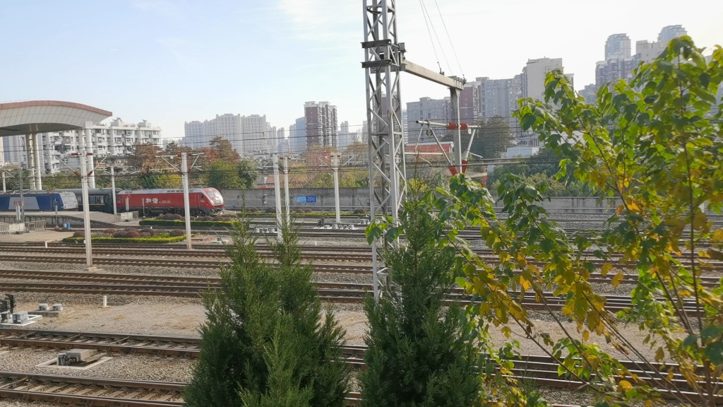 z150次列车进武昌站