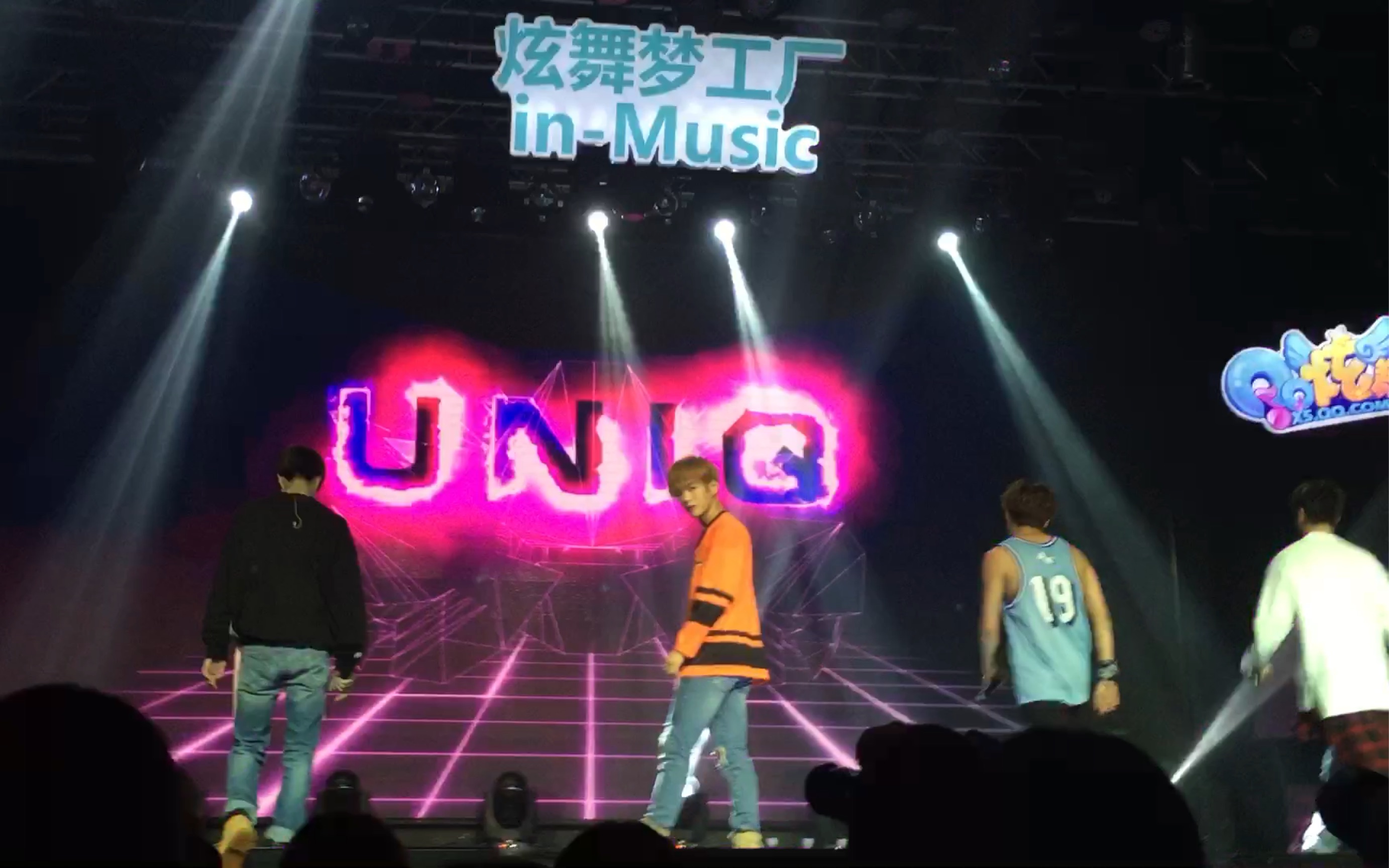 [图]【UNIQ】Born To Fight 2016.4.16炫舞梦工厂