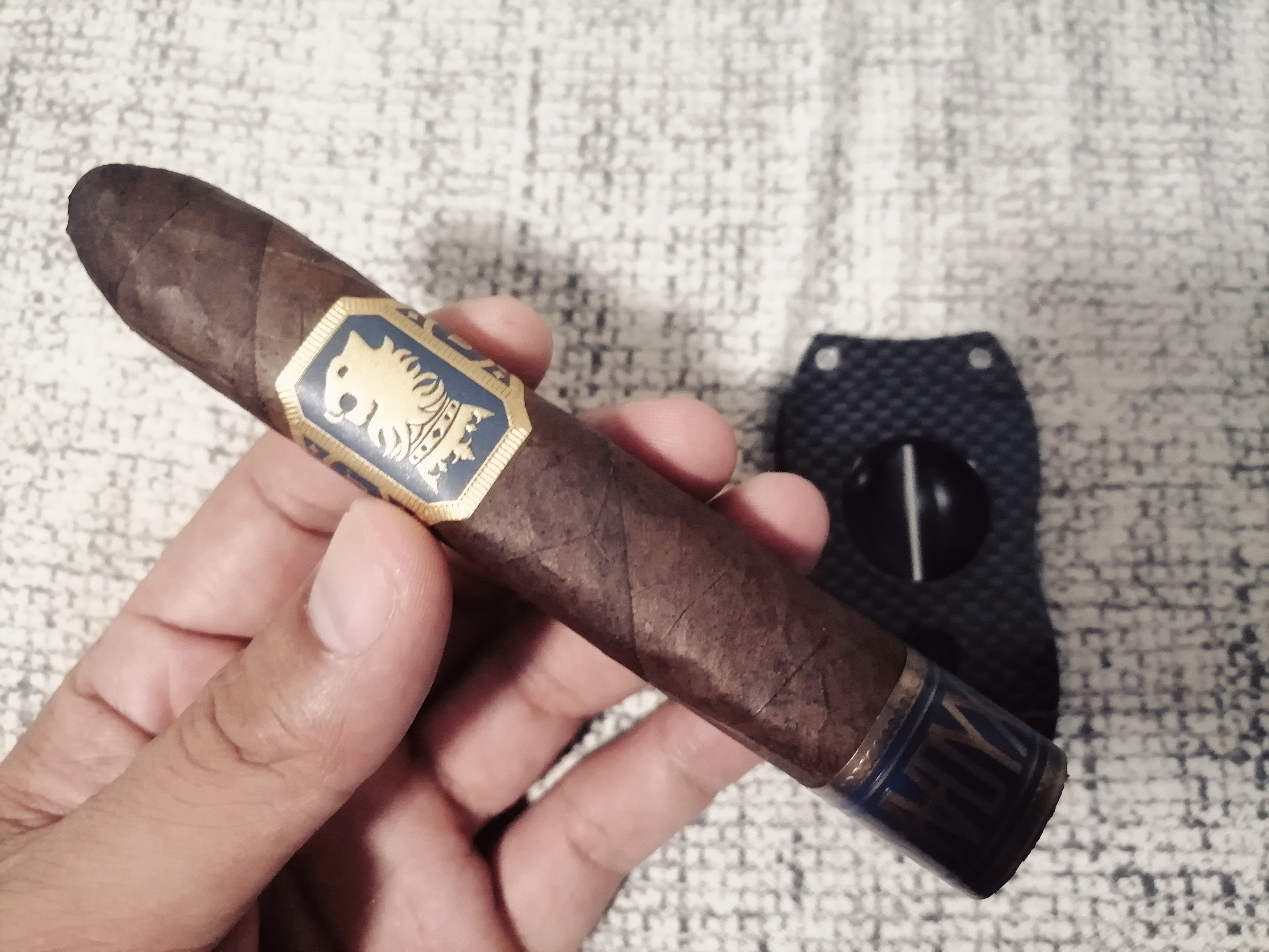 好味道喜欢嘻哈音乐朋友必备的雪茄ligaundercrownmaduroshadyxxbeli