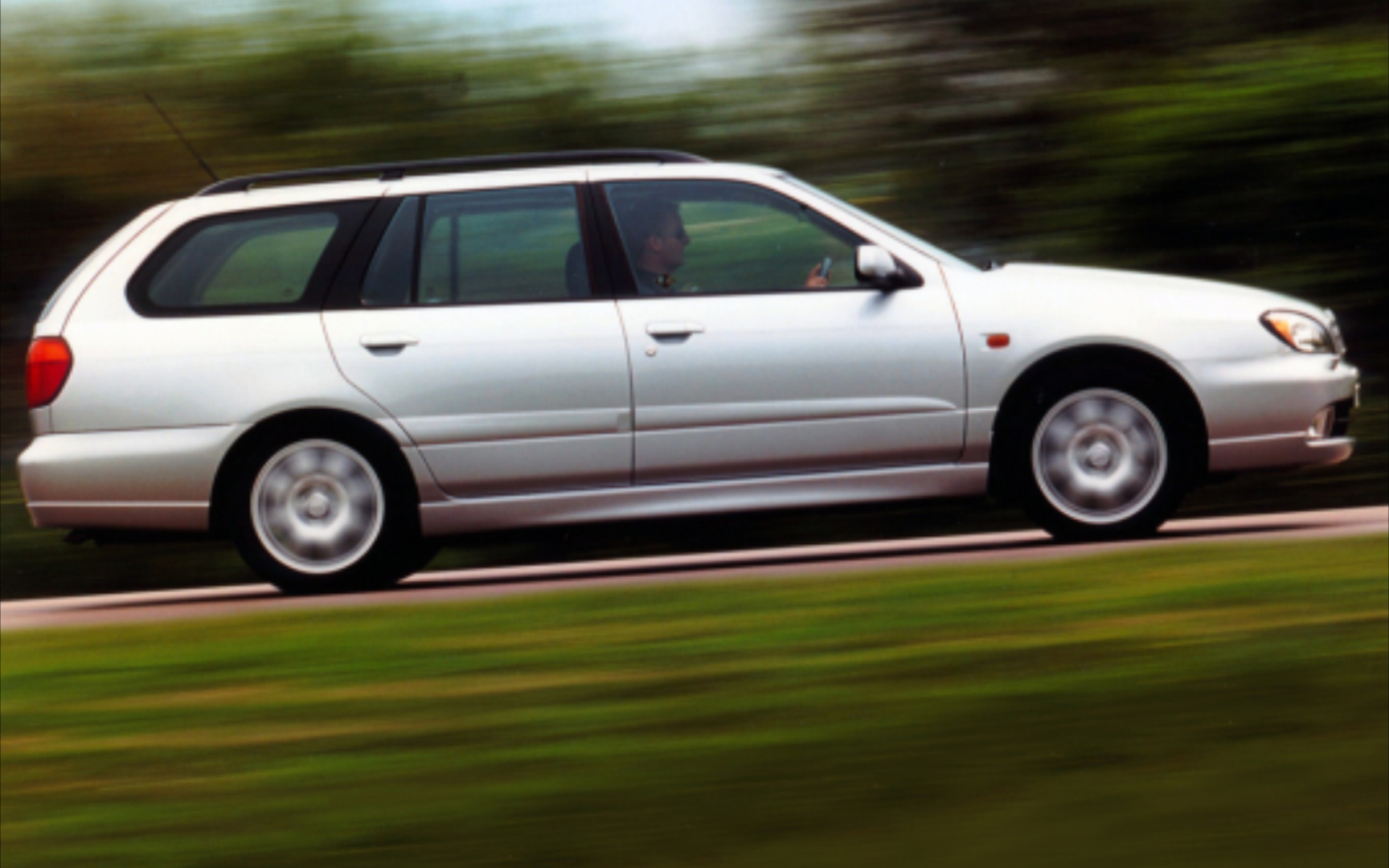 1999年日产霹雳马touring star旅行车广告