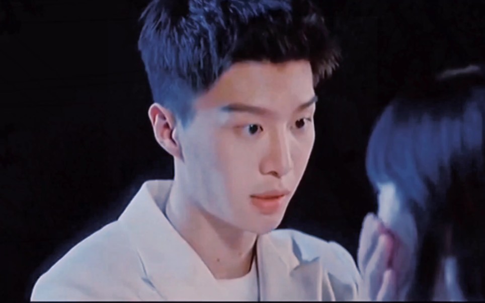 【范丞丞(林不眠)★秦岚】"糖会在嘴里甜很久 因为我这里还有很多糖"