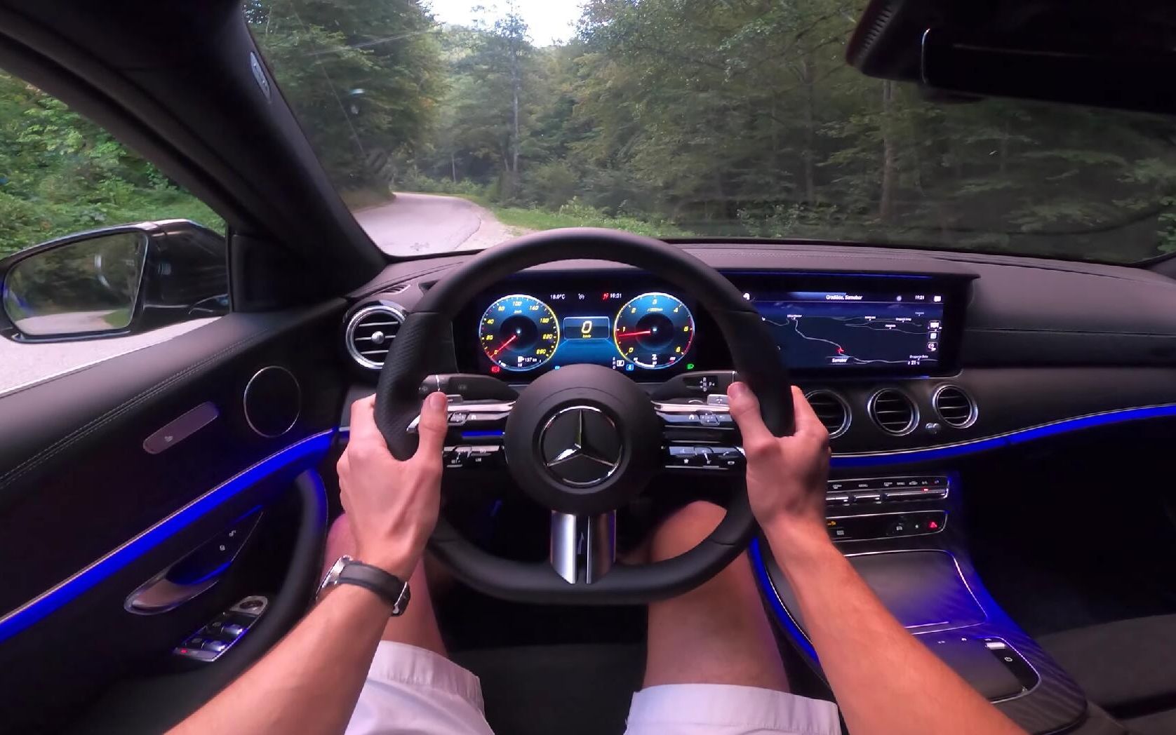 第一视角梅赛德斯奔驰e级感受感受柴油机的魅力