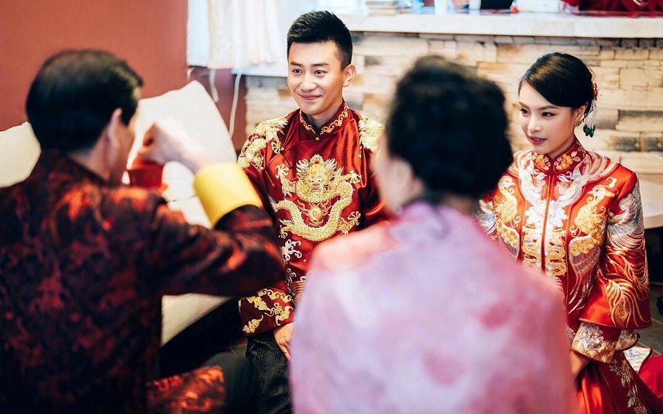 中式婚礼该如何使用茶具敬茶?