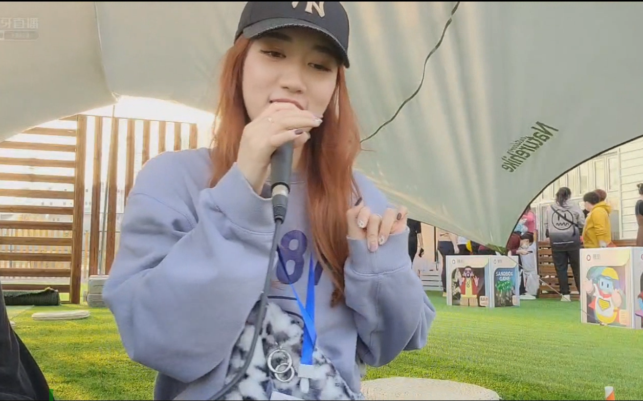 好声音ivy和谷神团队逛上海国际电竞中心