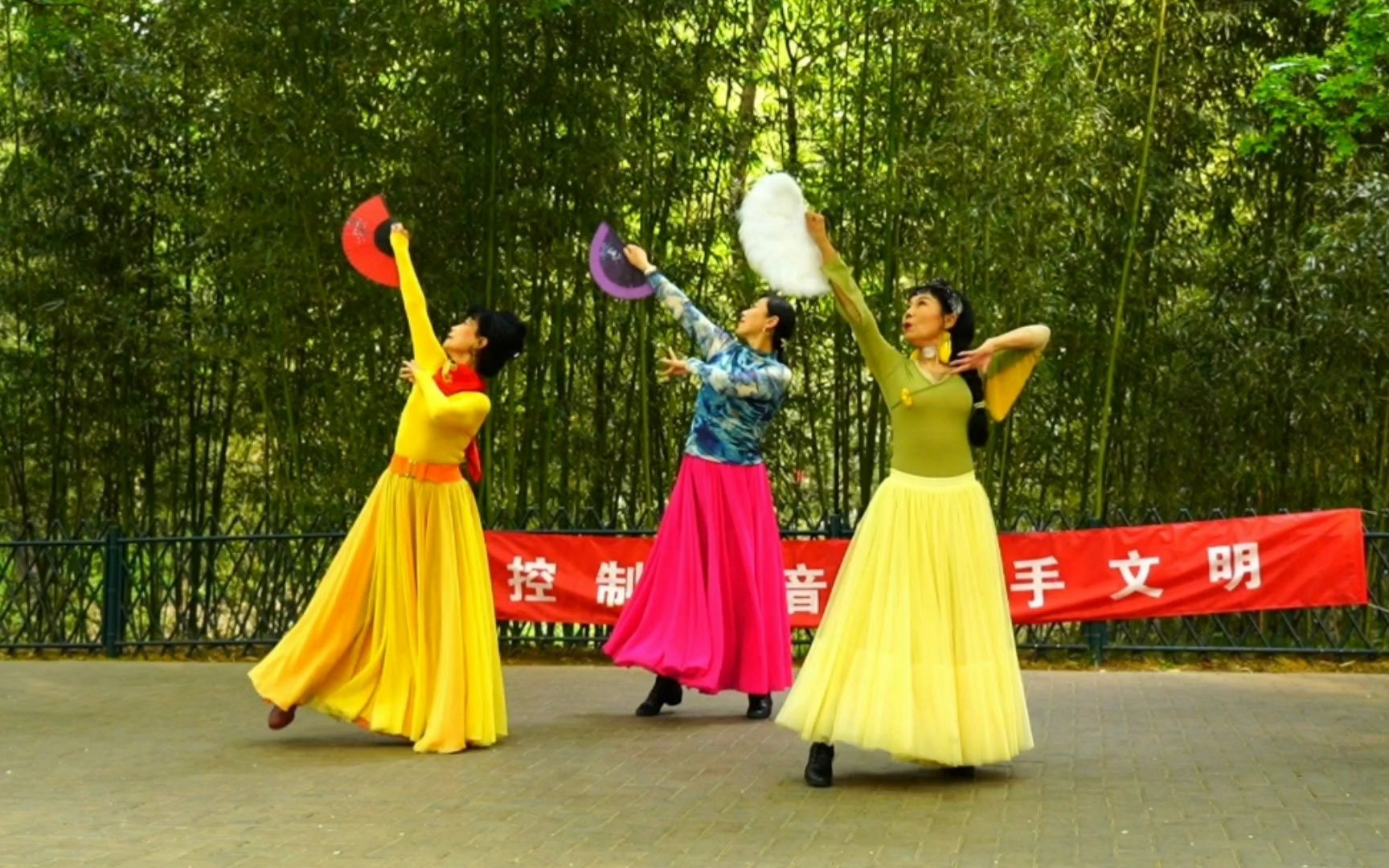 广场舞《旗袍美人》歌醉舞美,看了一遍又一遍