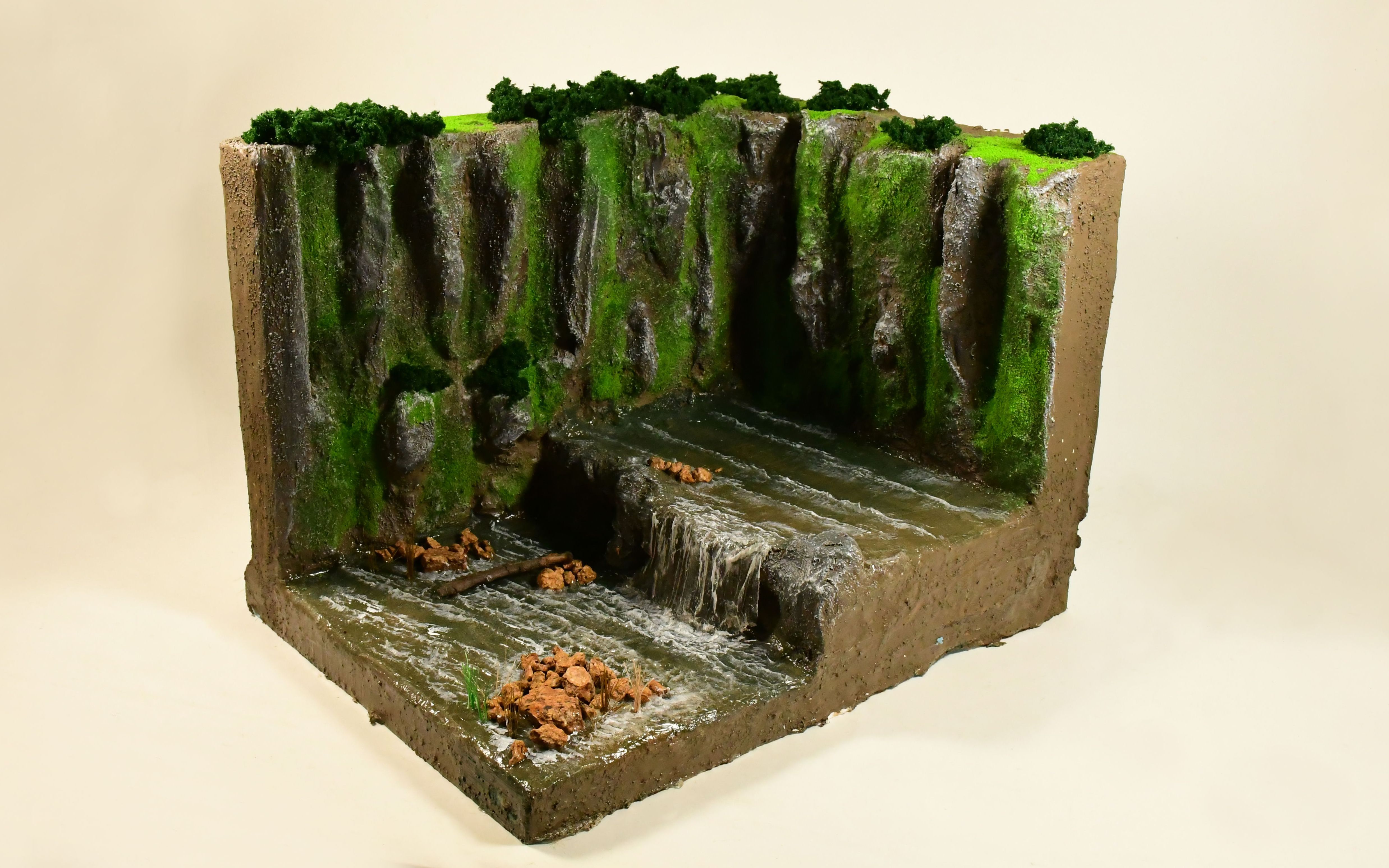 场景模型教程:diy如何不用滴胶也能做出逼真的山水河流瀑布场景