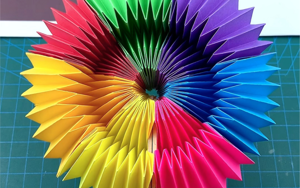 打开美呆了,彩虹翻翻乐折纸