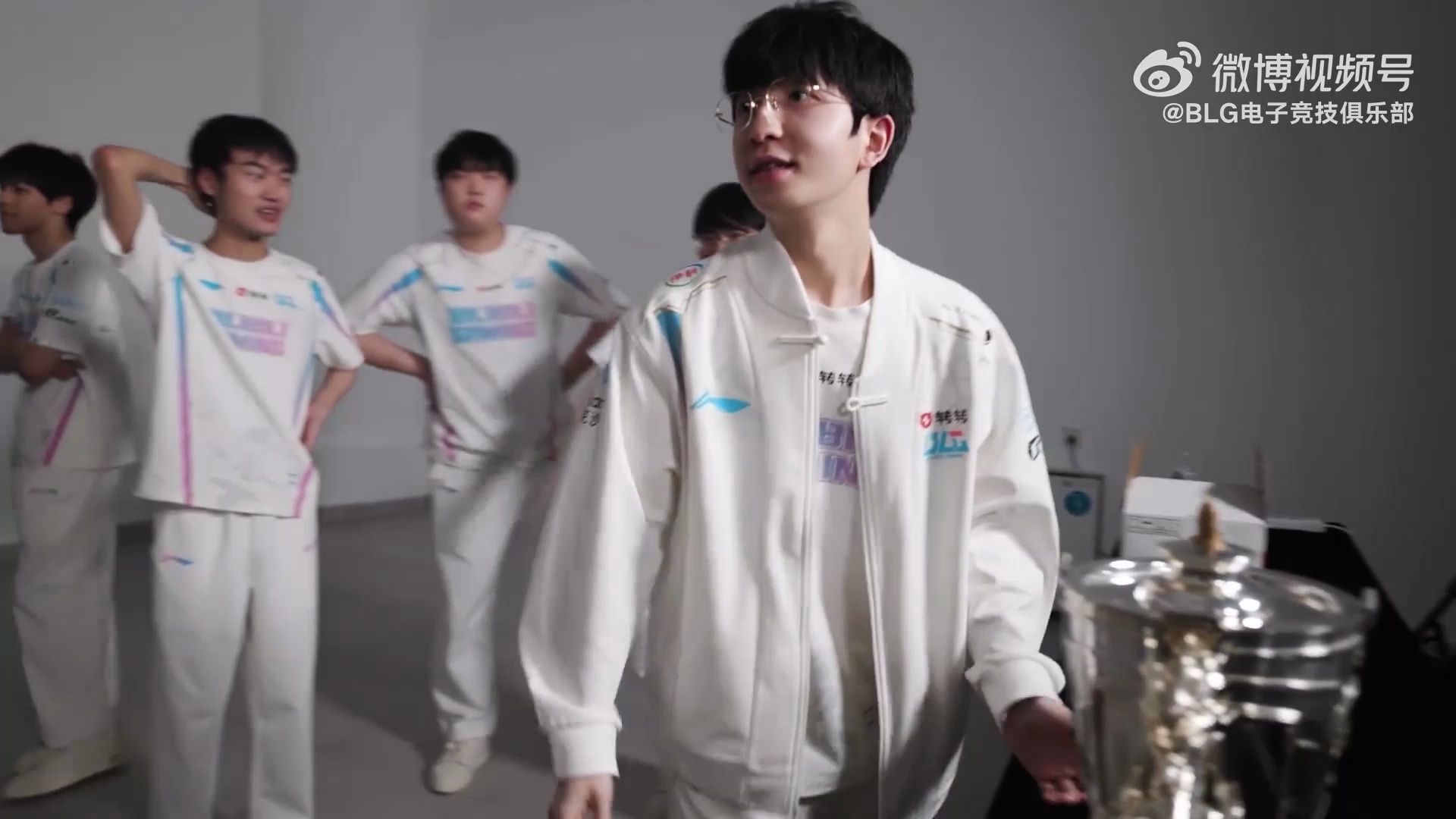 blg-elk复盘tes小天头盔暴漏自己罚站一分钟