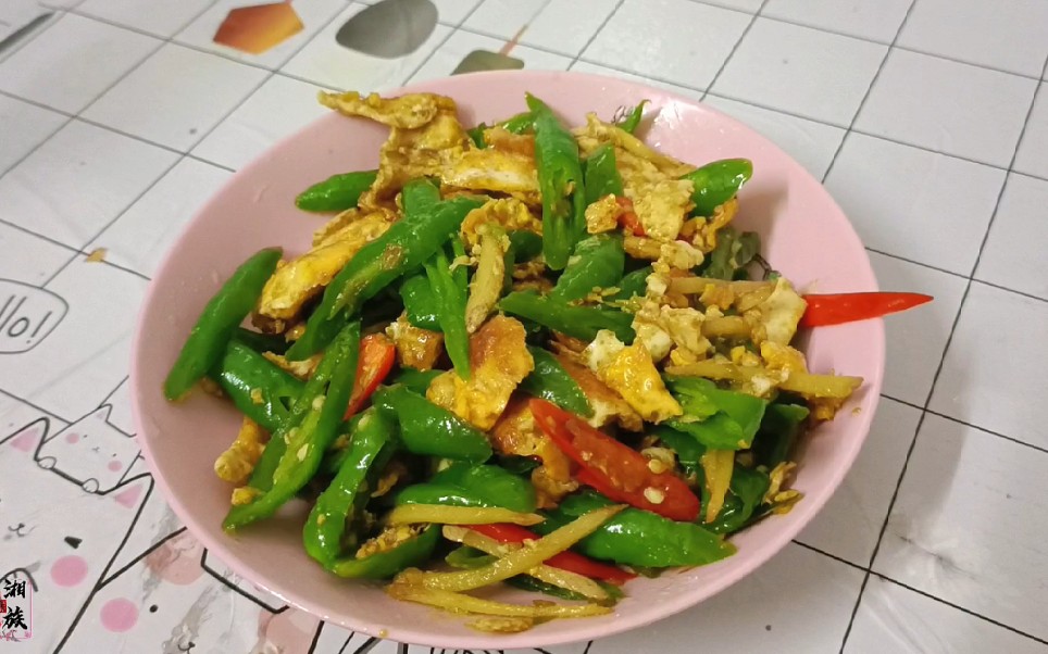 今天做了个青椒炒蛋用二荆条炒出来的鸡蛋没想到这么辣但好吃