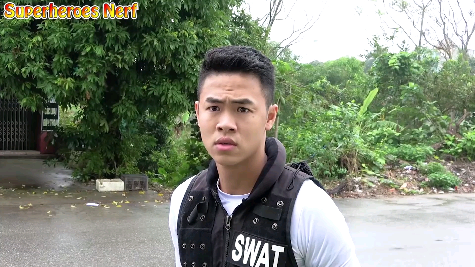 越南小伙女友被嘎 复仇女兵枪战表演