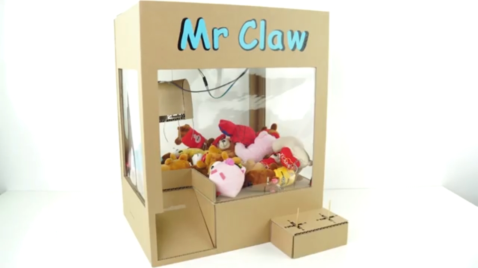 教你如何用硬纸板自制抓娃娃机!