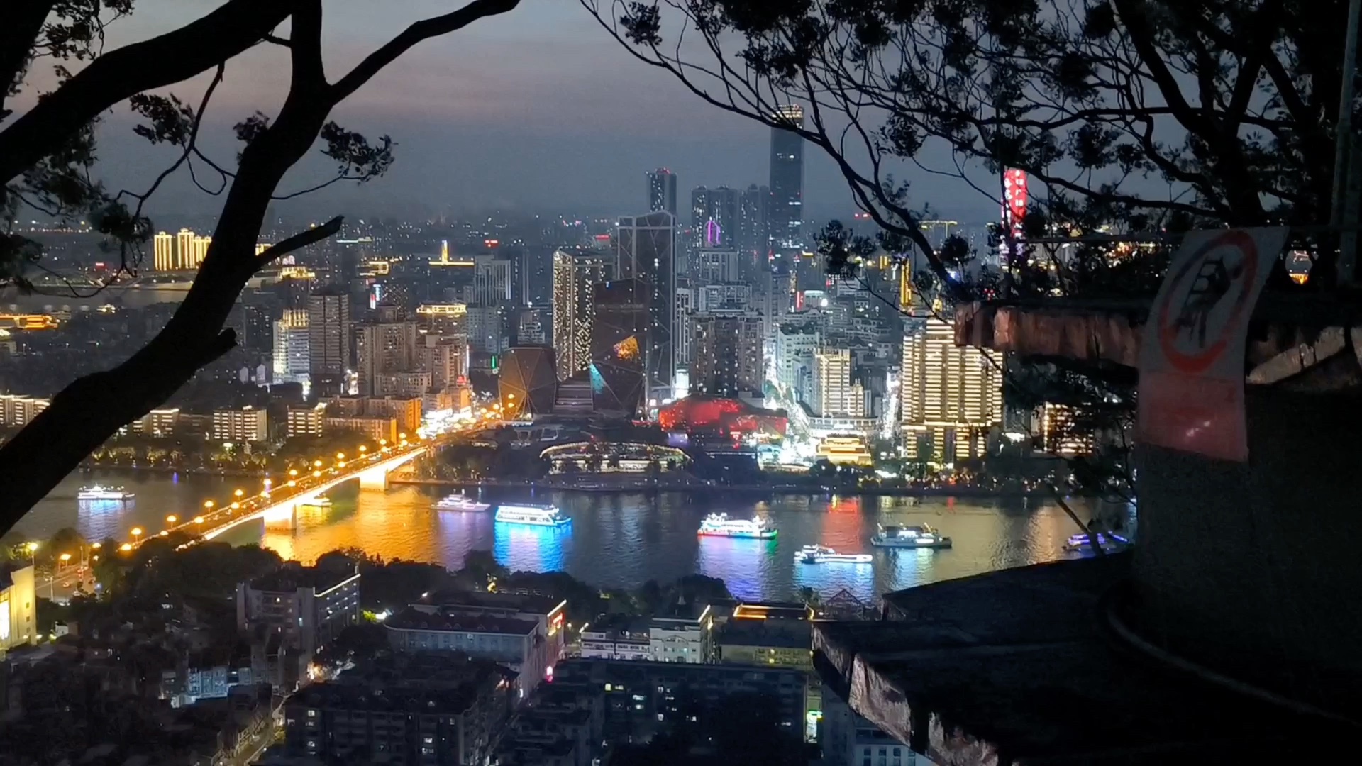 马鞍山开灯夜景